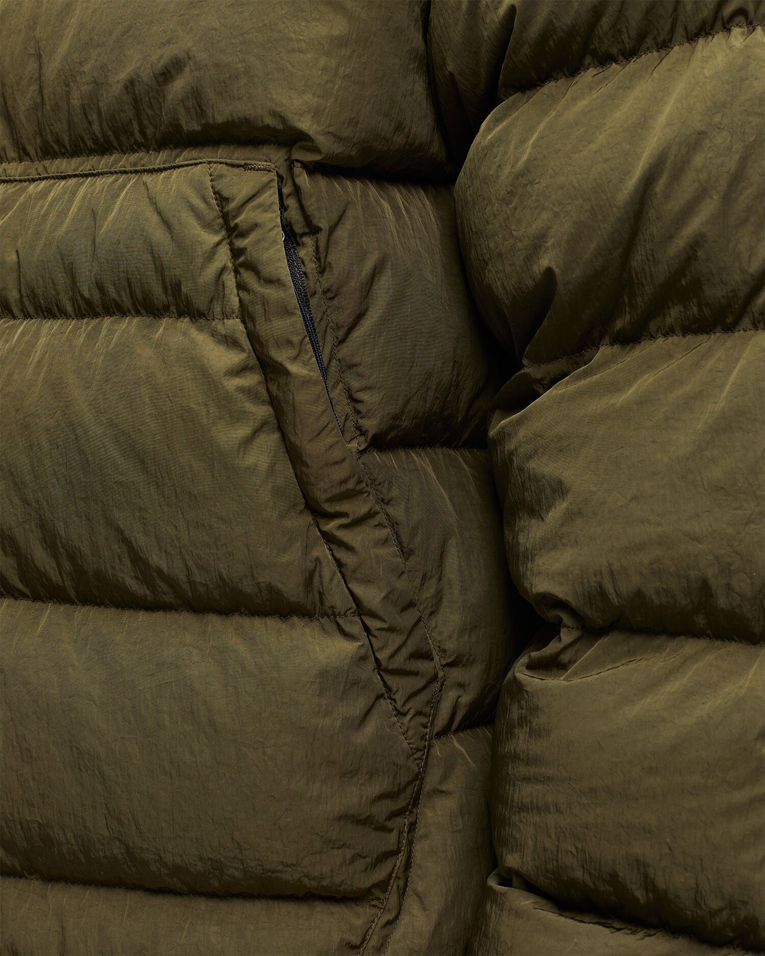 Cp Company Eco-Chrome R Goggle Down Jacket in Ivy Green